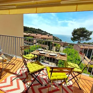 Avec Terrasse Vue Mer, Proximité Plage, Place Parking , Sanary-sur-Mer France